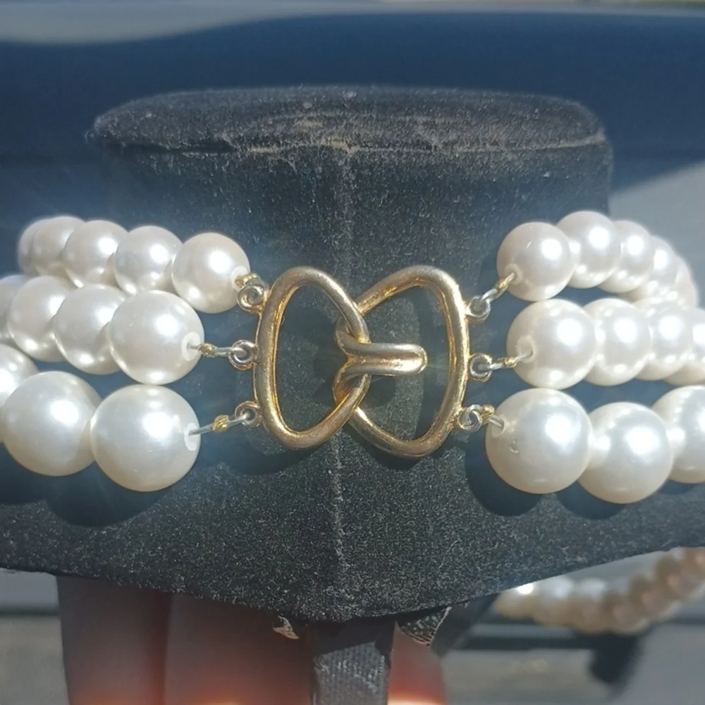 Vintage Faux Pearl Necklace - Picture 3 of 5